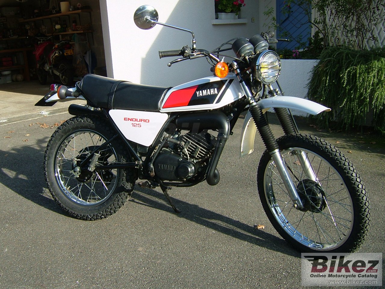 Big  dt 125 mx picture and wallpaper from Bikez.com